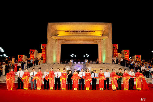 Lễ cắt băng khánh thành Công trình nâng cấp xây dựng Nghĩa trang Liệt sỹ Quốc gia Đường 9 - Quảng Trị. Nguồn: mof.gov.vn