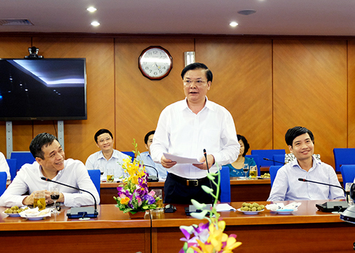 Bộ trưởng Đinh Tiến Dũng phát biểu chúc mừng Chương trình "Dân hỏi - Bộ trưởng trả lời". Nguồn: mof.gov.vn