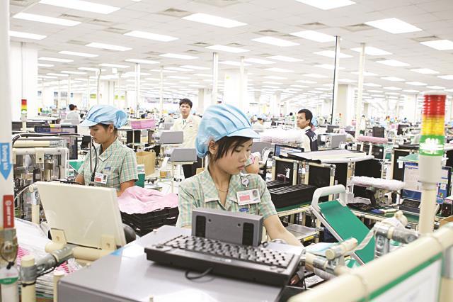 Hoạt động sản xuất của Công ty TNHH SamSung Electronic (Bắc Ninh). Nguồn: baohaiquan.vn