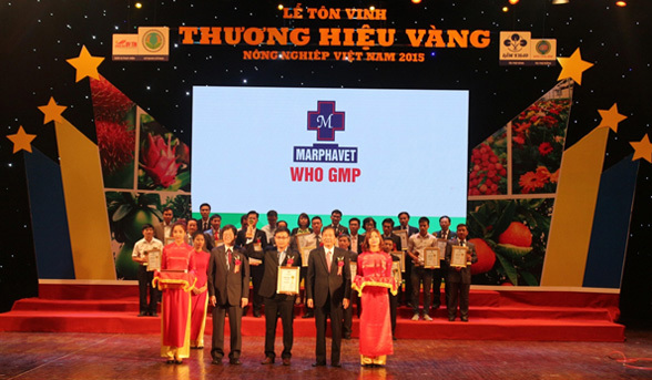 Các tập thể, cá nhân đoạt giải "Thương hiệu Vàng Nông nghiệp Việt Nam năm 2015". Nguồn: Internet