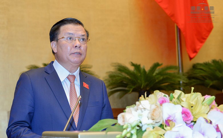 Bộ trưởng Bộ Tài chính Đinh Tiến Dũng tại kỳ họp thứ 2, Quốc hội Khóa XIV. Nguồn: quochoi.vn