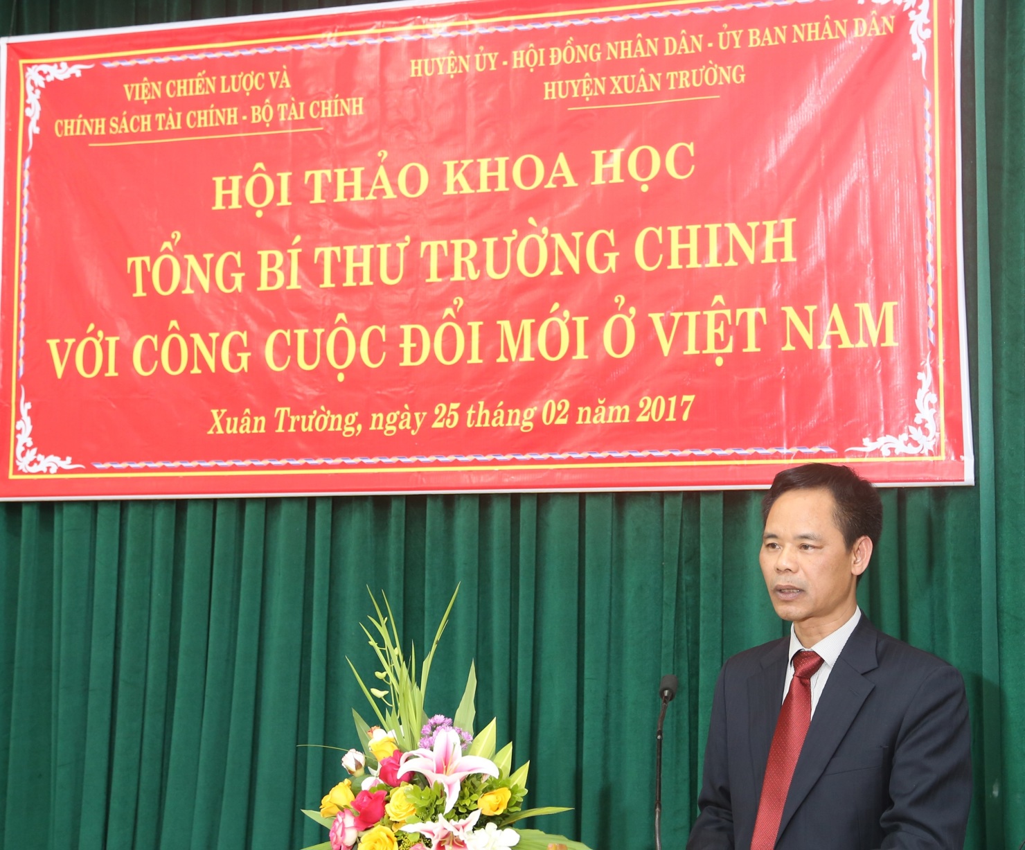 TS. Nguyễn Viết Lợi, Bí thư chi Bộ, Viện trưởng Viện CL&CSTC phát biểu tại Hội thảo “Tổng Bí thư Trường Chinh với công cuộc đổi mới ở Việt Nam”.
