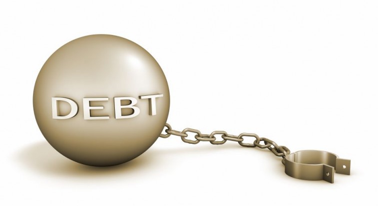Gánh nặng nợ xấu bao giờ mới được gỡ bỏ? Nguồn: Internet