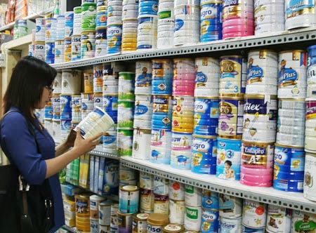 Bộ Tài chính đã triển khai 2 đoàn kiểm tra tình hình thực hiện biện pháp bình ổn giá đối với sản phẩm sữa dành cho trẻ em dưới 6 tuổi. Nguồn: internet