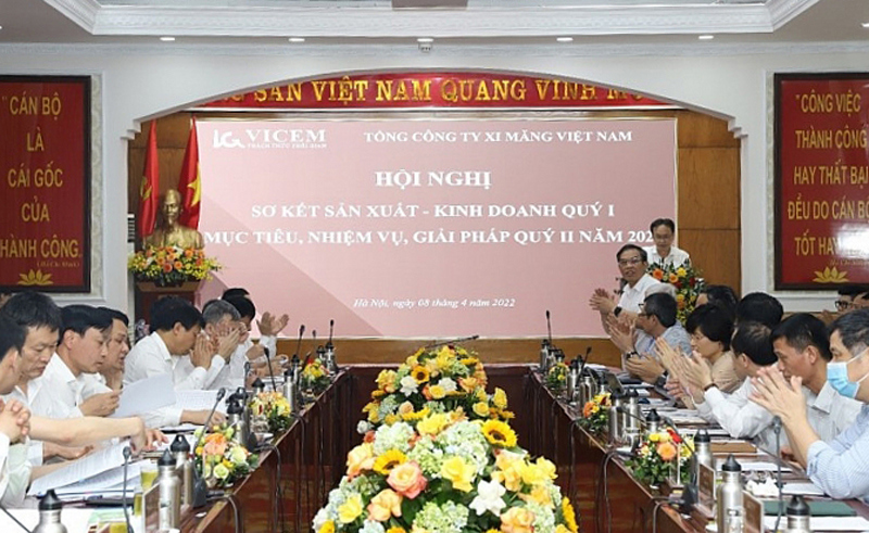Đồng chí Lê Nam Khánh - Tổng giám đốc và các đại biểu tham dự hội nghị Sơ kết Quý I/2022 của Tổng công ty Xi măng Việt Nam. Ảnh: VICEM.