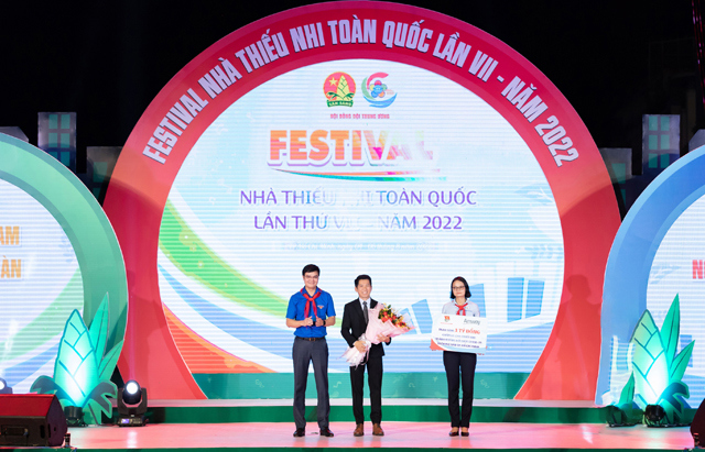 Amway Việt Nam trao tặng 1 tỷ đồng cho Th&agrave;nh Đo&agrave;n, Hội đồng Đội TP. Hồ Ch&iacute; Minh.