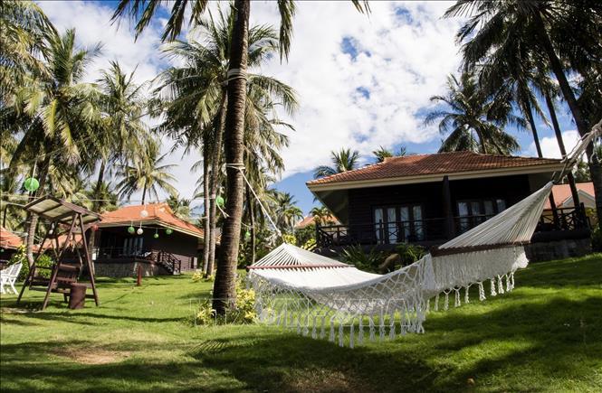 Khuôn viên Saigon Phu Quoc Resort & Spa (Phú Quốc) được chỉnh trang trước khi đón khách trở lại. Ảnh: TTXVN.