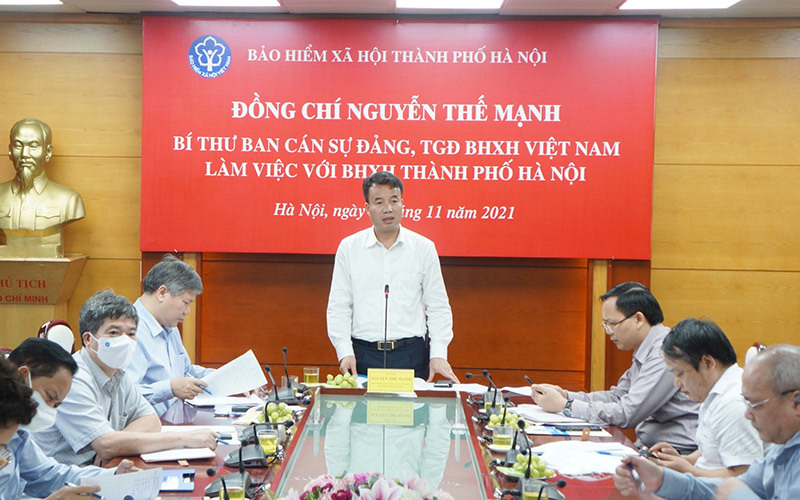 Tổng Giám đốc Bảo hiểm xã hội Việt Nam Nguyễn Thế Mạnh làm việc với Bảo hiểm xã hội Hà Nội. (Ảnh: Tâm Trung).