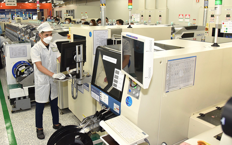 Dây chuyền sản xuất và lắp ráp linh kiện điện tử của Công ty TNHH Samsung Electronics Việt Nam tại Thái Nguyên. (Ảnh: Trần Hải)