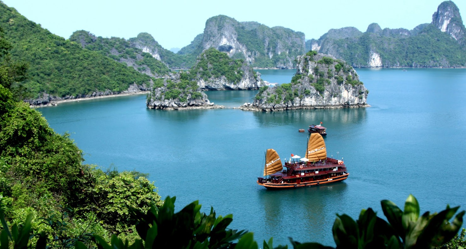 Việt Nam có nhiều điều kiện thuận lợi để phát triển du lịch biển, đảo. Nguồn: Internet.
