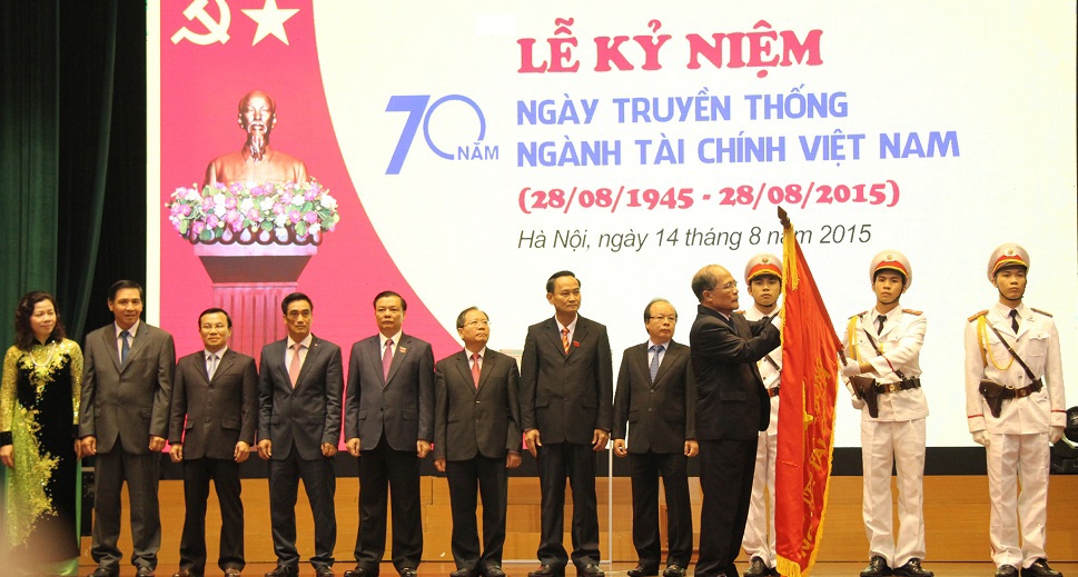 Ngành Tài chính vinh dự và tự hào đón nhận Huân chương Hồ Chí Minh nhân dịp kỷ niệm 70 năm Ngày Truyền thống của Ngành.