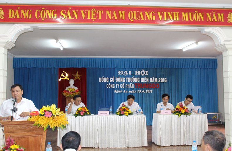 Ông Nguyễn Hồng Sơn - Chủ tịch HĐQT Công ty phát biểu chỉ đạo Đại hội đồng cổ đông thường niên năm 2016. Nguồn: Công ty Cổ phần Trung Đô.