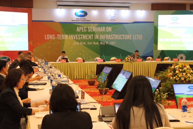 Các nền kinh tế thành viên APEC nỗ lực giải quyết các vấn đề chung của khu vực như tìm kiếm các nguồn lực tài chính cho phát triển cơ sở hạ tầng.