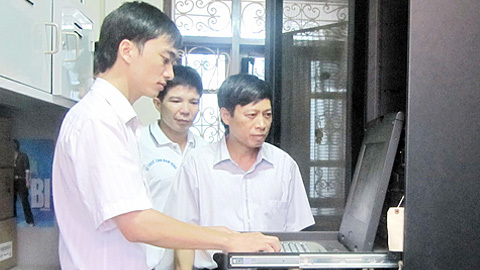 Lãnh đạo Cục Thuế tỉnh Nam Định kiểm tra công tác kê khai thuế