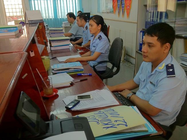 Cán bộ công chức bộ phận đăng ký thủ tục HQ tại Chi cục Hải quan CK cảng Cần Thơ. Nguồn: haiquancantho.gov.vn