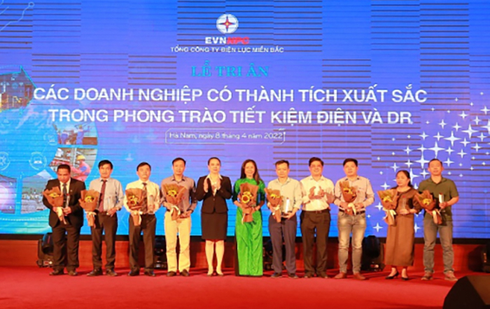 Ngày 8/4/2022, tại Hà Nam, Tổng công ty Điện lực miền Bắc (EVNNPC) tổ chức Hội nghị Khách hàng năm 2022 với chủ đề “EVNNPC đồng hành cùng khách hàng”. 