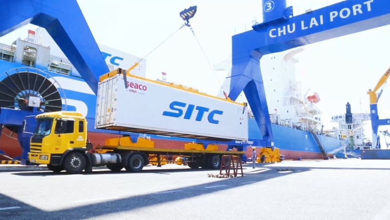 Chuối được vận chuyển từ Lào về cảng Chu Lai để xuất khẩu sang Trung Quốc. Ảnh: Thilogi.