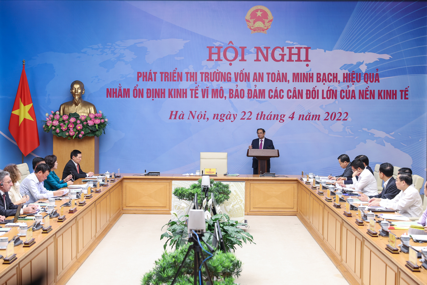 Hội nghị phát triển thị trường vốn an toàn, minh bạch, hiệu quả, bền vững nhằm ổn định kinh tế vĩ mô, bảo đảm các cân đối lớn của nền kinh tế tổ chức tại Hà Nội, ngày 22/4/2022.