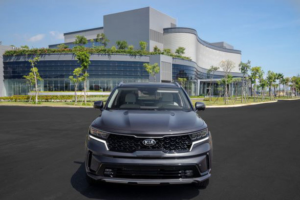 Thaco đã chính thức giới thiệu KIA Sorento (All New) - mẫu xe SUV được đổi mới toàn diện về thiết kế và công nghệ thuộc thế hệ sản phẩm mới nhất của thương hiệu KIA, có giá bán từ 1,1 -1,3 tỉ đồng.