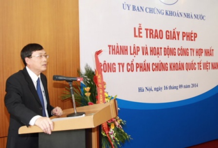 Chủ tịch Ủy ban Chứng khoán Nhà nước tại lễ công bố thành lập cho Công ty cổ phần chứng khoán Quốc tế Việt Nam. Nguồn: dddn.com.vn 