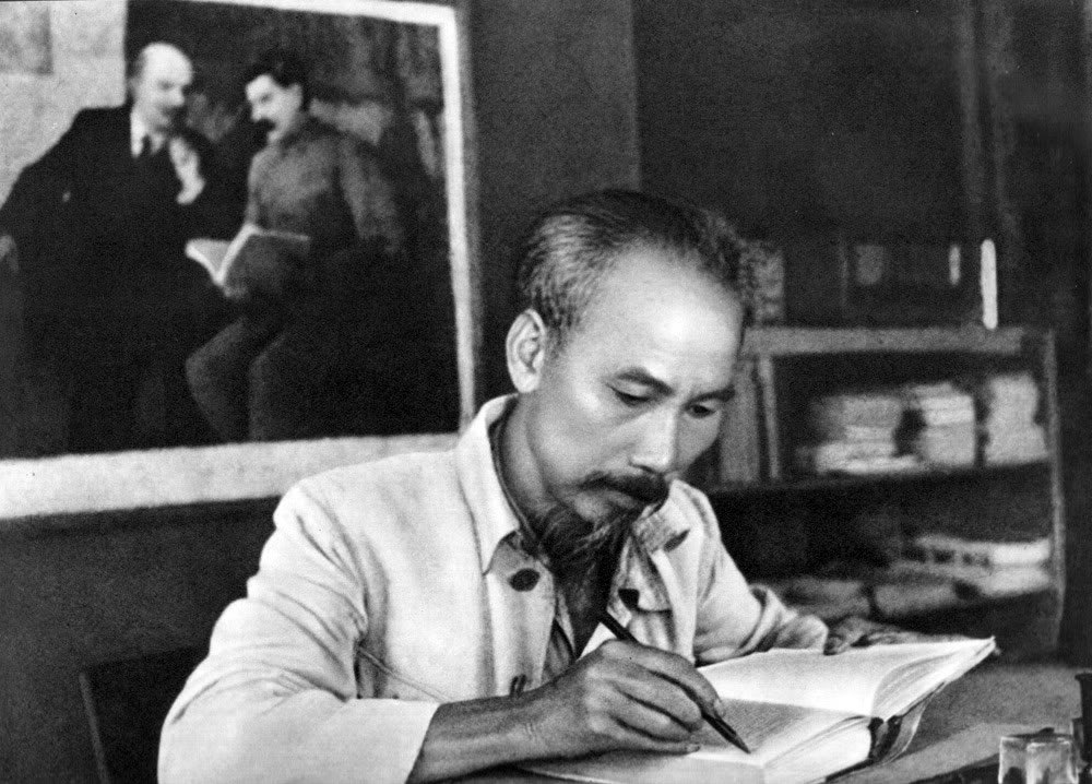 Đảng ta kiên định chủ nghĩa Mác-Lênin, tư tưởng Hồ Chí Minh, lấy đó làm nền tảng tư tưởng, kim chỉ nam cho hành động. Nguồn: internet