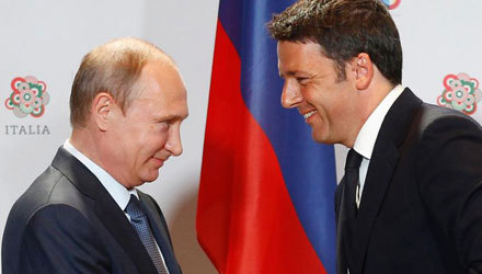 Thủ tướng Italy Matteo Renzi bắt tay Tổng thống Nga Putin. Nguồn: internet