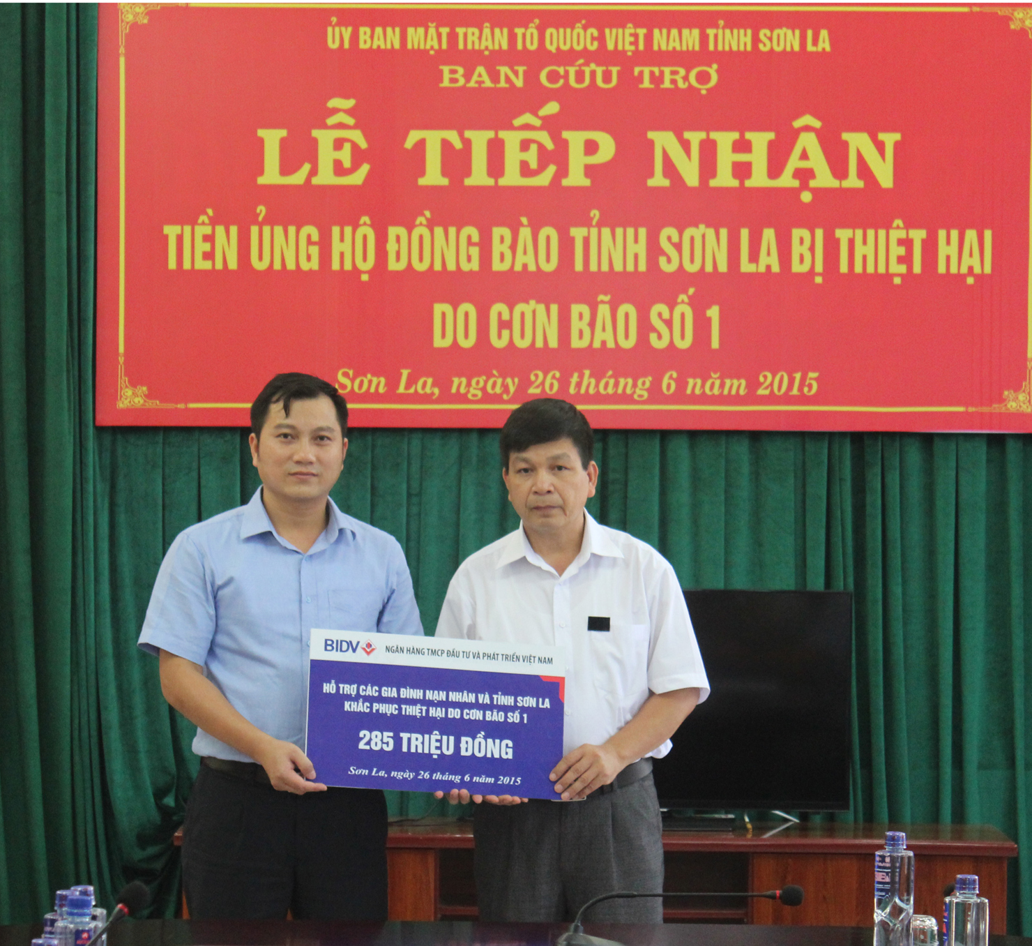 BIDV hỗ trợ hơn 285 triệu đồng cho tỉnh Sơn La khắc phục hậu quả mưa lũ.