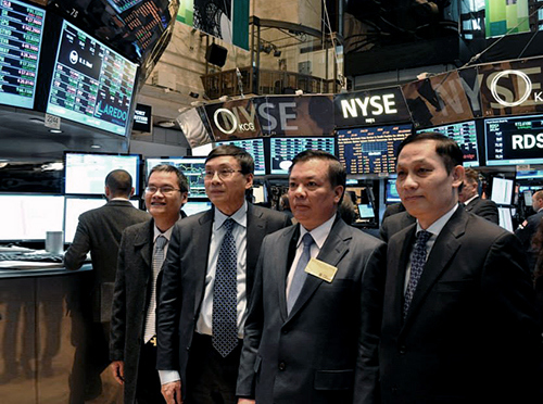 Bộ trưởng Đinh Tiến Dũng thăm Sở giao dịch chứng khoán New York năm 2014. Nguồn: mof.gov.vn