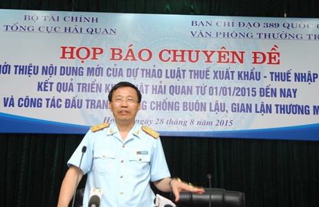 Phó Tổng cục trưởng Nguyễn Văn Cẩn chủ trì buổi họp báo. Nguồn: mof.gov.vn