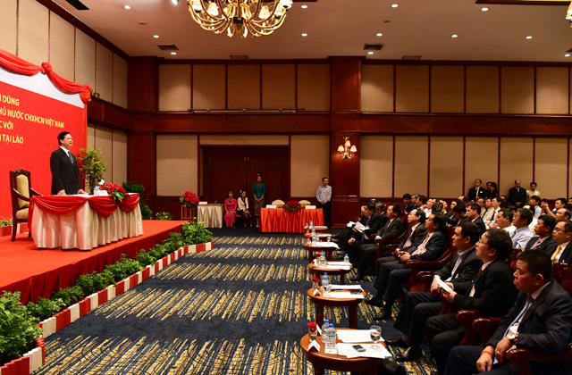 Trưa 14/9, tại thủ đô Vientiane, Thủ tướng Nguyễn Tấn Dũng gặp mặt các nhà đầu tư Việt Nam tại Lào - Ảnh: VGP/Nhật Bắc