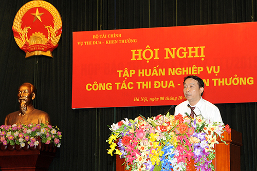Vụ trưởng Vụ TĐKT Nguyễn Hùng Minh giới thiệu những nội dung cơ bản của Luật TĐKT 2013