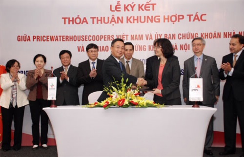 Sở GDCK Hà Nội ký thỏa thuận hợp tác với UBCKNN và PWC.