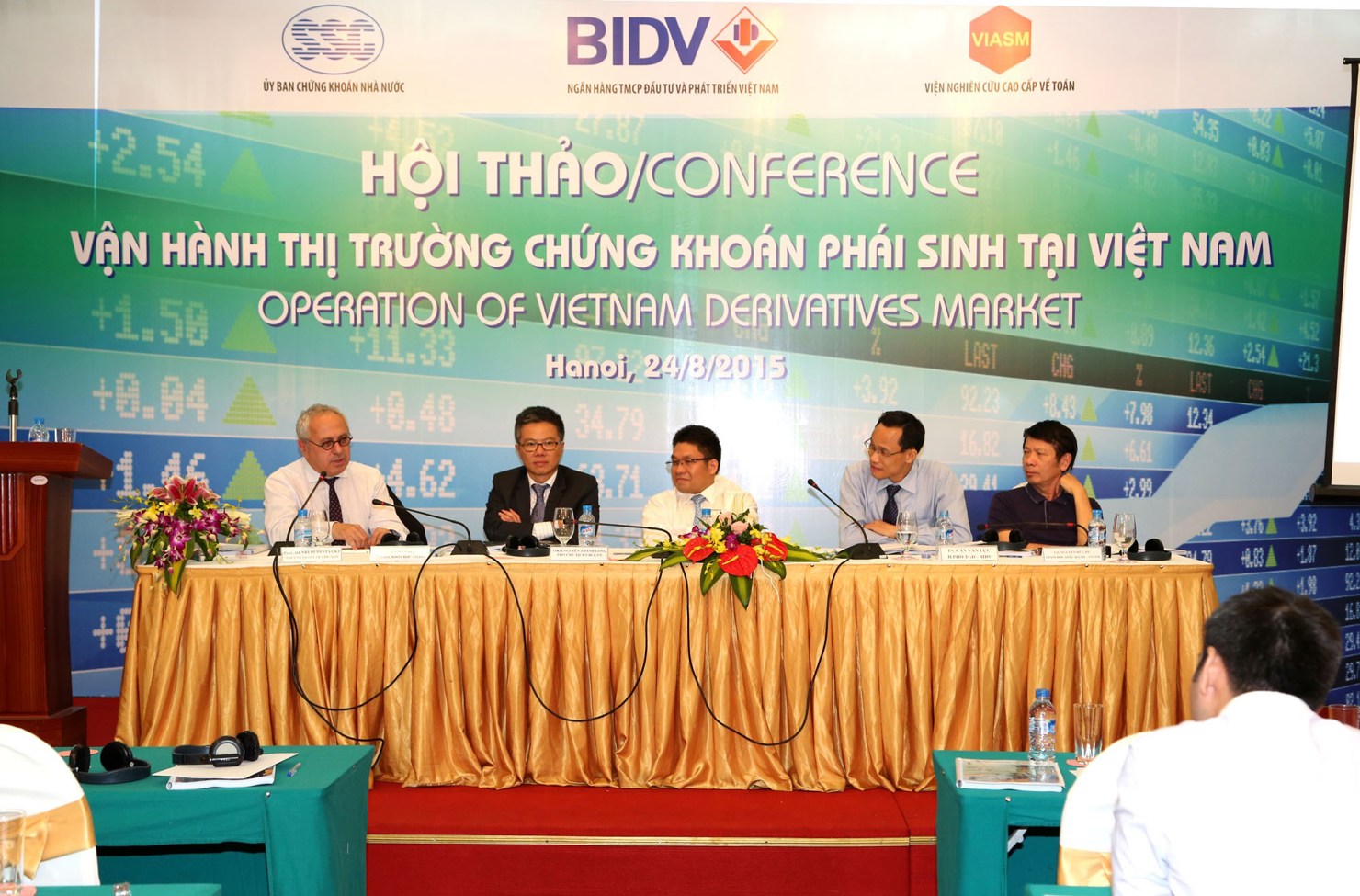 Việt Nam đã thu hút hơn 22 triệu USD trong vòng 10 tháng đầu năm 2015, giá trị danh mục của nhà đầu tư nước ngoài cũng đạt 15 tỷ USD.