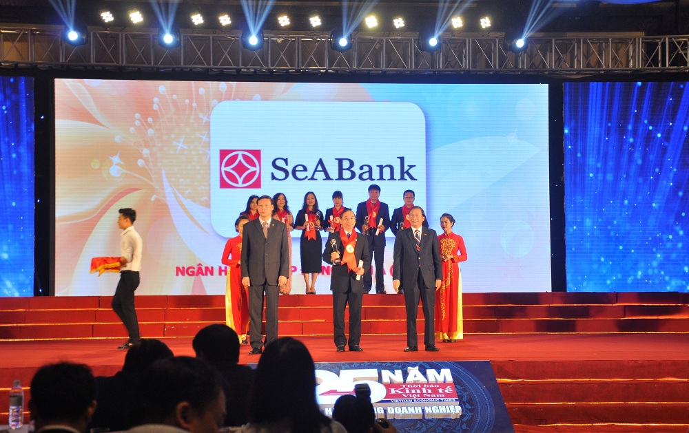 SeABank nhận giải thưởng “Thương hiệu mạnh Việt Nam 2015”.
