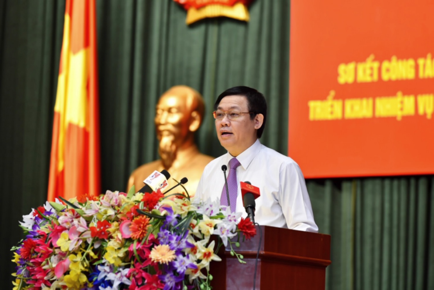 Ủy viên Bộ Chính trị, Phó Thủ tướng Chính phủ Vương Đình Huệ phát biểu chỉ đạo.