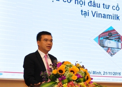 Ông Nguyễn Chí Thành, Phó Tổng Giám đốc SCIC giới thiệu những quy định chung về cách thức triển khai lựa chọn nhà đầu tư - Ảnh: VGP/Lê Anh 
