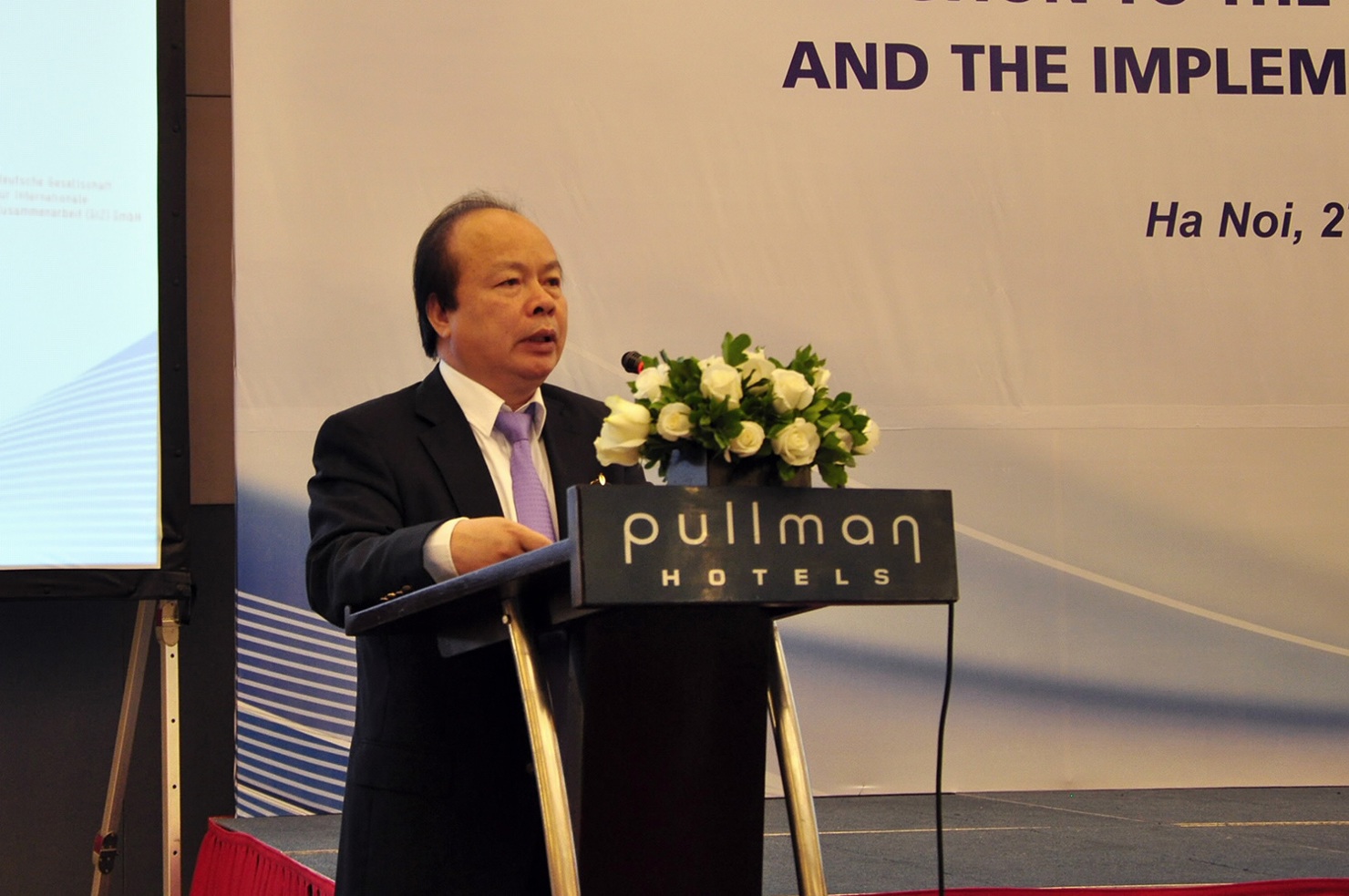 Thứ trưởng Huỳnh Quang Hải phát biểu và chỉ đạo Hội nghị.