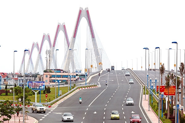 Cầu Nhật Tân - đường nối cầu Nhật Tân với Sân bay quốc tế Nội Bài được xây dựng bằng nguồn vốn vay ODA của Nhật Bản.