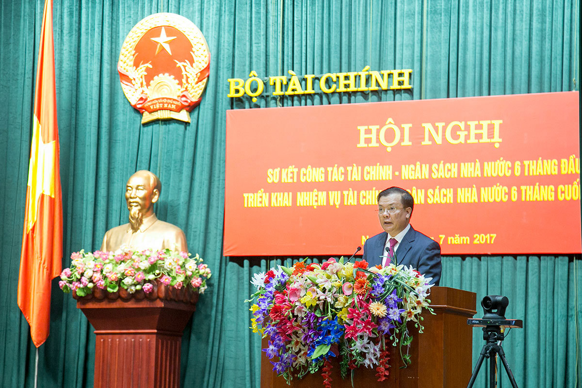 Bộ trưởng Bộ Tài chính Đinh Tiến Dũng phát biểu chỉ đạo tại Hội nghị.