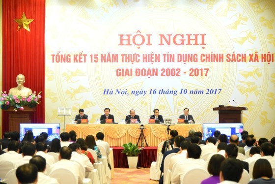 Thủ tướng Nguyễn Xuân Phúc chủ trì hội nghị trực tuyến của Chính phủ tổng kết 15 năm thực hiện tín dụng chính sách xã hội.