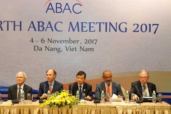 Lãnh đạo Hội đồng Tư vấn Kinh doanh APEC điều hành cuộc họp báo (ảnh: Đình Tăng)