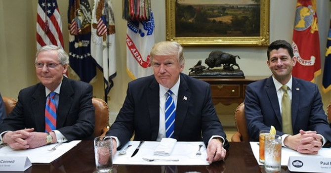 Tổng thống Trump gặp mặt lãnh đạo Đảng Cộng hòa sau khi dự luật thuế được thông qua. Ảnh: MANDEL NGAN/AFP/Getty Image