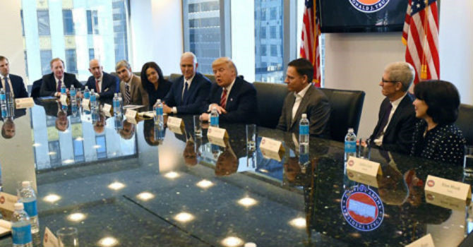 Hàng loạt lãnh đạo các hãng công nghệ lớn như Amazon, Alphabet, Facebook, Apple... được triệu tới cuộc họp của tổng thống Mỹ Donald Trump.