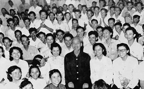 Hồ Chủ tịch tại Đại hội III Hội Nhà báo Việt Nam (9/1962).