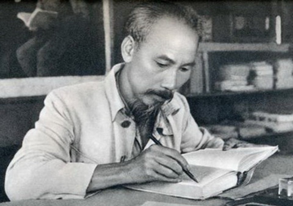 Văn phong báo chí độc đáo của nhà báo lớn Hồ Chí Minh luôn hướng đến mục đích cao cả phục vụ cách mạng, phục vụ nhân dân, phục vụ đất nước.