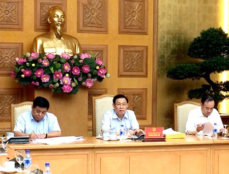Phó Thủ tướng Chính phủ Vương Đình Huệ chủ trì cuộc họp. Ảnh: VGP