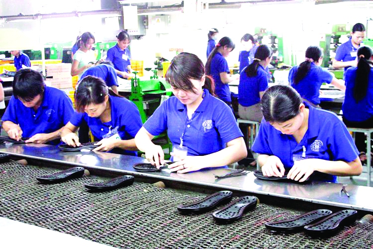 Việt Nam hiện có 54 triệu lao động, trong đó gần 70% làm việc phi chính thức, lao động chân tay. 