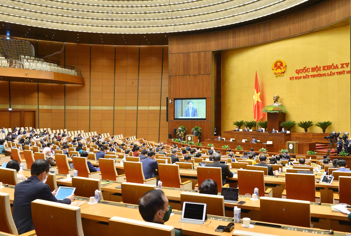Quốc hội chính thức thông qua Nghị quyết về chính sách tài khóa, tiền tệ để hỗ trợ Chương trình phục hồi và phát triển kinh tế - xã hội.