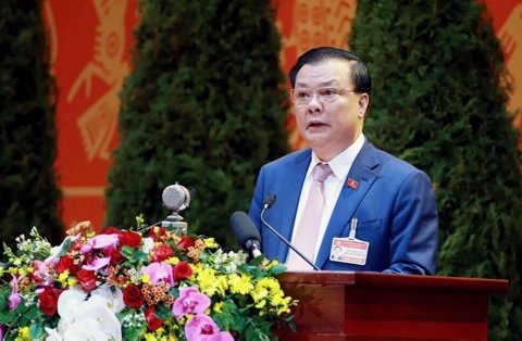Đồng chí Đinh Tiến Dũng, Ủy viên Trung ương Đảng, Bộ trưởng Bộ Tài chính  phát biểu tham luận tại Đại hội lần thứ XIII của Đảng.