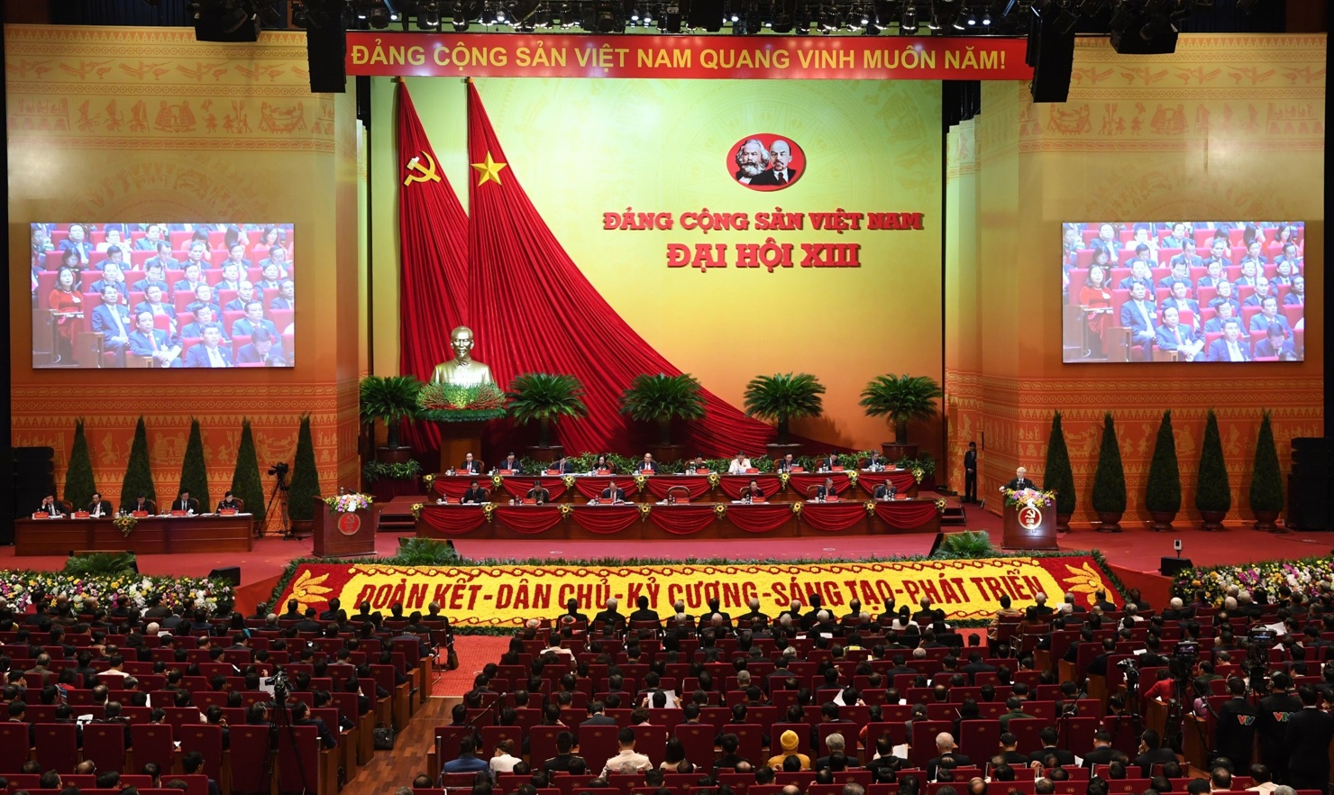 Toàn cảnh phiên khai mạc Đại hội đại biểu toàn quốc lần thứ XIII của Đảng.